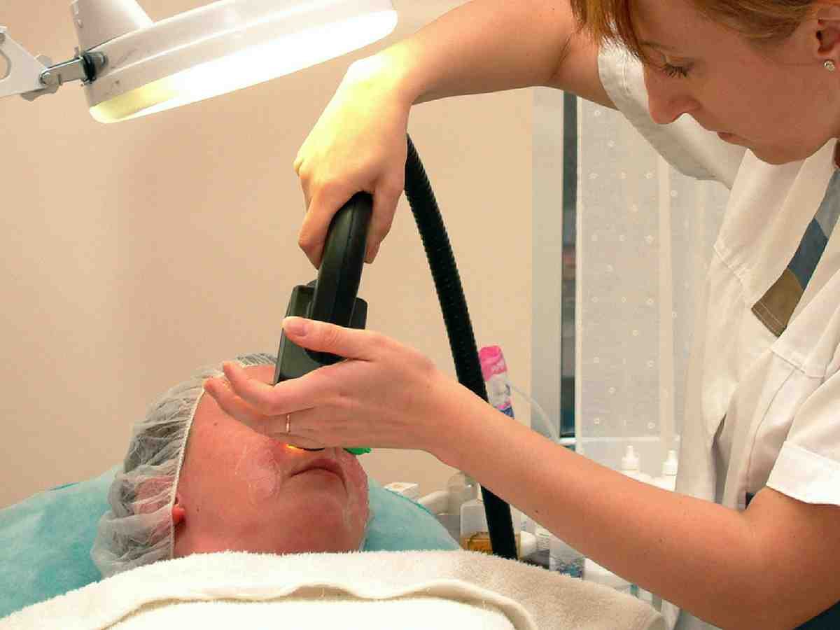 Лучшее решение для кожи: топ-5 косметических процедур для лица в зимний период